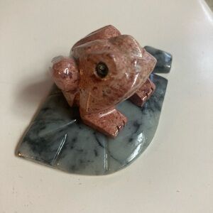 Frog on a lily pad crystal figurine